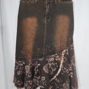 Asymmetrical Floral Embroidered Skirt
